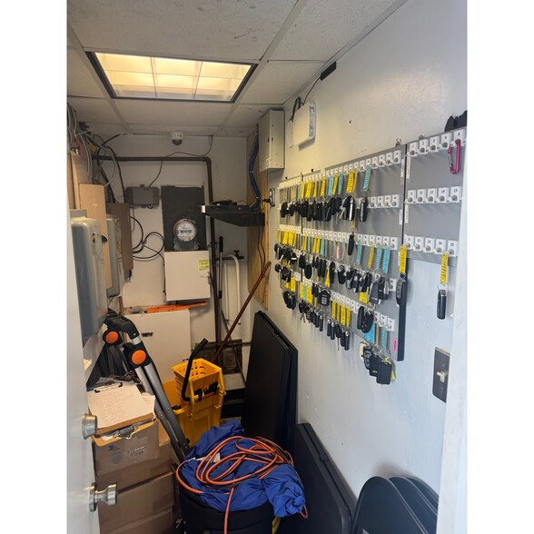 More Photos Of 5048 Virginia Beach Blvd, Virginia Beach Auto Dealership For Lease