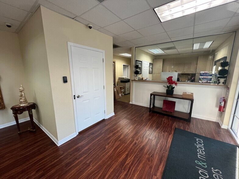 More Photos Of 4505 Town N Country Blvd, Tampa Office For Sale