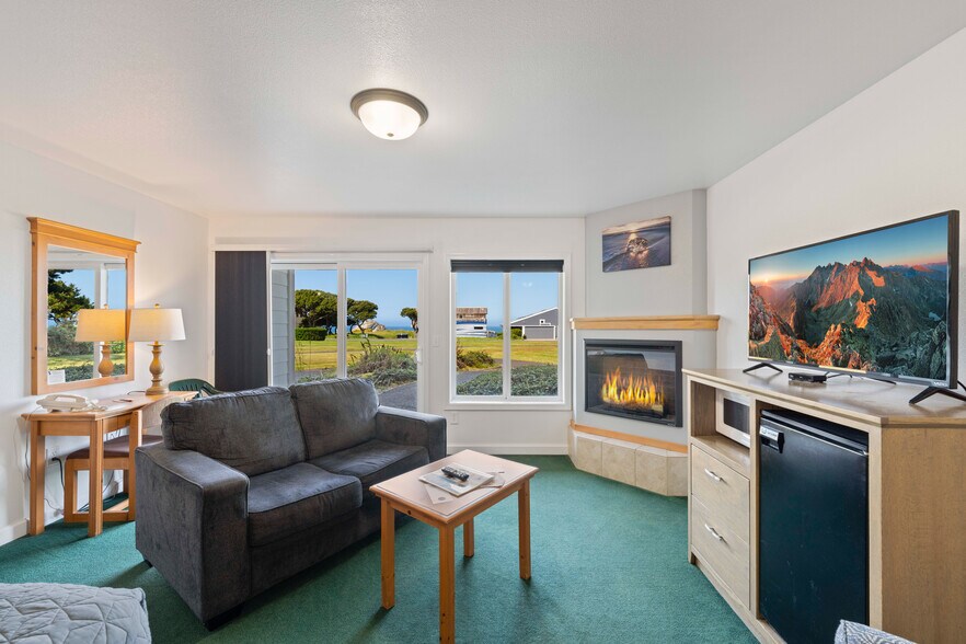 More Photos Of 1865 Beach Loop Dr, Bandon Hotel For Sale