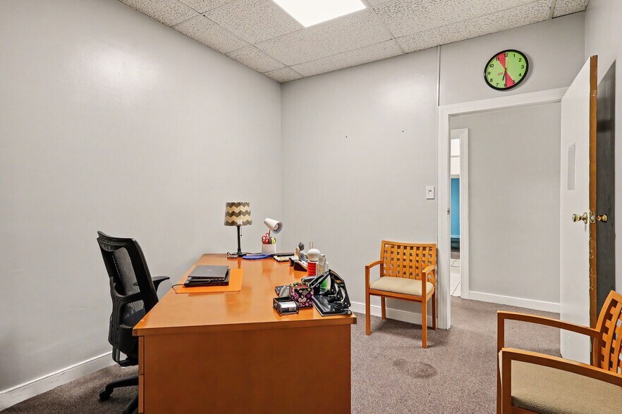 More Photos Of 8407 Richmond Hwy, Alexandria Storefront For Sale