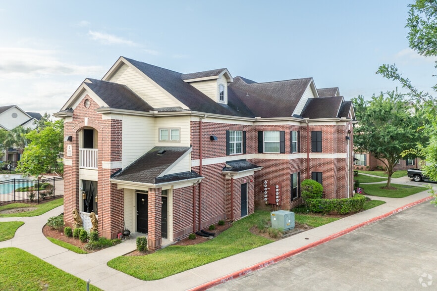 Primary Photo Of 2441 S Bypass 35, Alvin Apartments For Sale