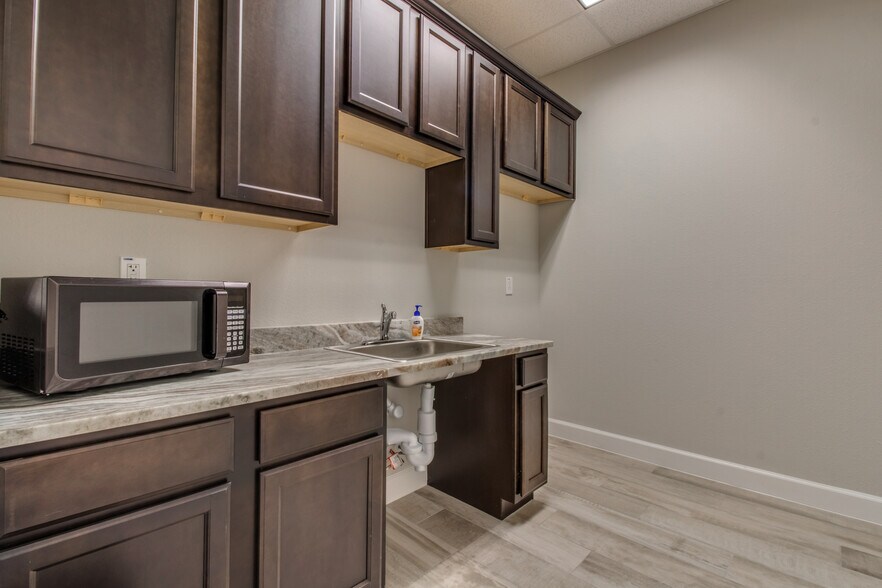 More Photos Of 830 Julie Rivers Dr, Sugar Land Medical For Sale