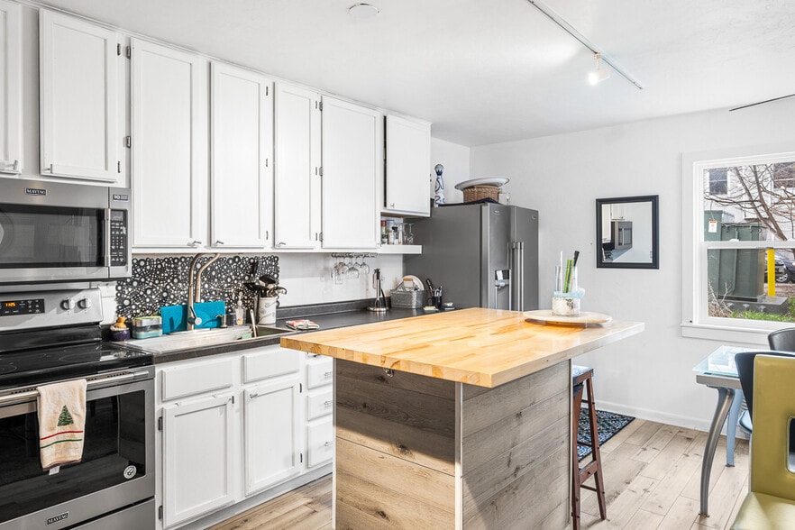 More Photos Of 488 South St, Green Lake Hotel For Sale