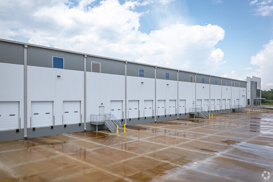 More Photos Of 5615-5890 W Fuqua St, Houston Unknown For Lease