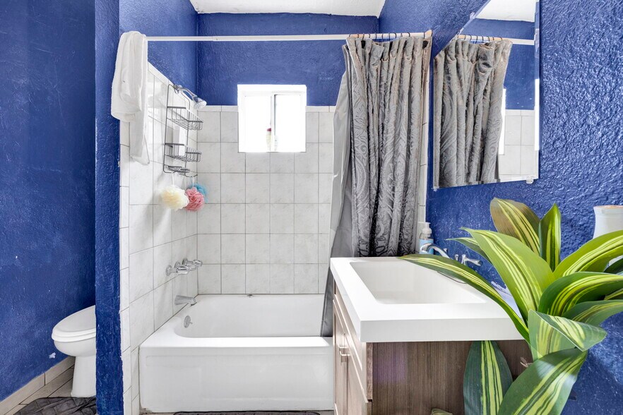 More Photos Of 1166 W 39th Pl, Los Angeles Apartments For Sale