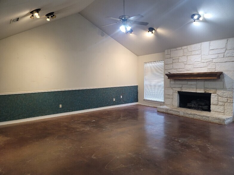 More Photos Of 200 CR 180, Leander Office For Lease