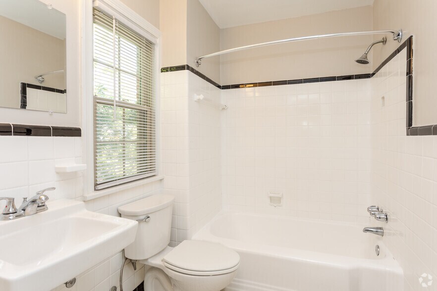 More Photos Of 1107-1117 W Rowan St, Fayetteville Apartments For Sale