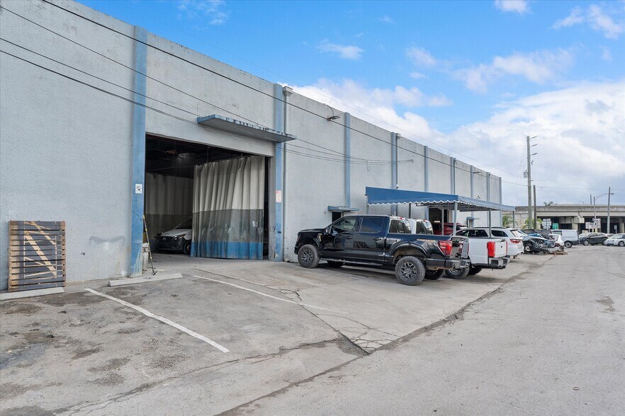 More Photos Of 13730 NW 6th Ct, North Miami Warehouse For Sale