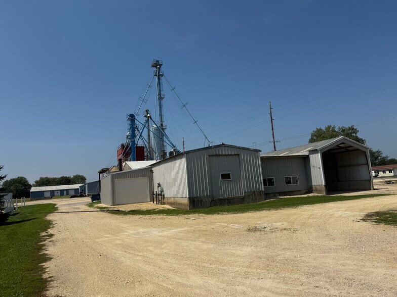 More Photos Of 130 E 11th St, Monticello Specialty For Sale