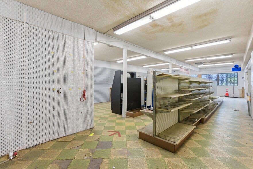 More Photos Of 18446 Vanowen St, Reseda Storefront For Sale