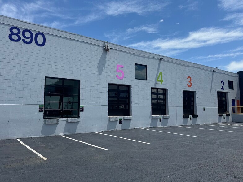 More Photos Of 890 Navajo St, Denver Warehouse For Lease