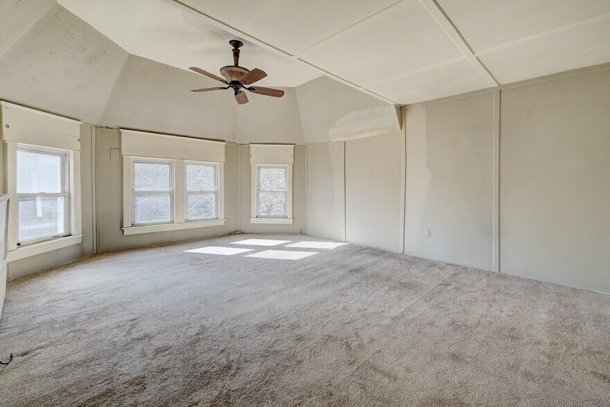 More Photos Of 10 S Prospect St, Verona Office Residential For Sale