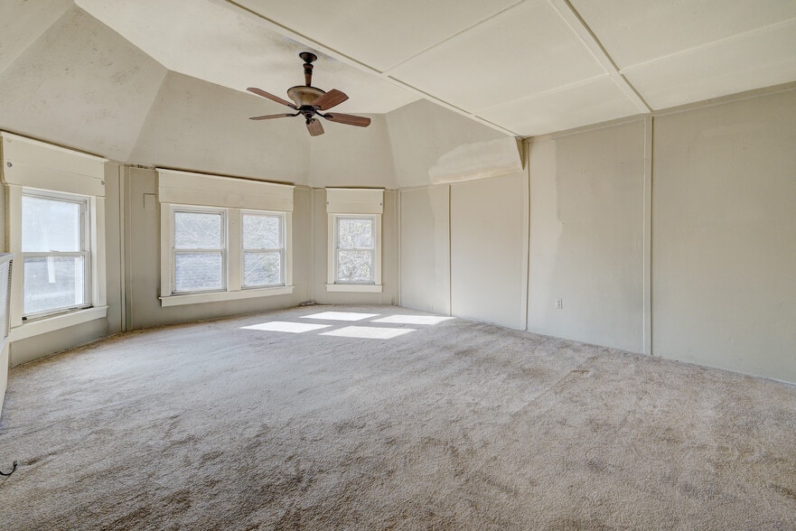 More Photos Of 10 S Prospect St, Verona Office Residential For Lease