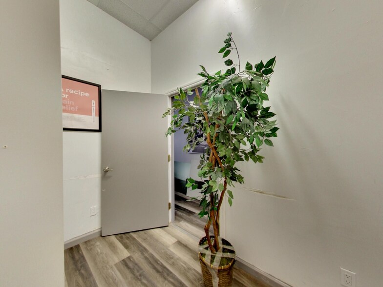 More Photos Of 1884-1886 Market St, San Francisco Storefront Retail Office For Lease