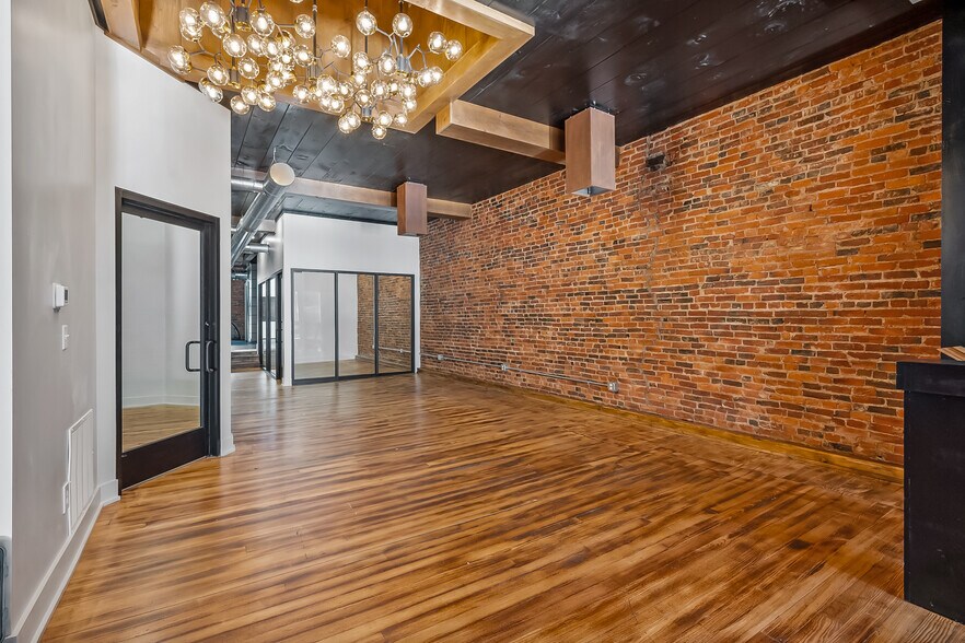 More Photos Of 33 N Sandusky St, Delaware Storefront Retail Office For Lease