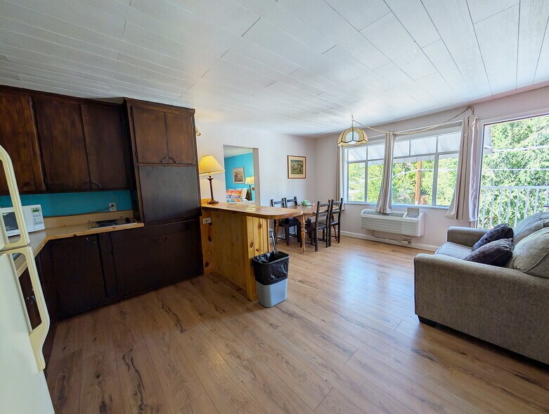 More Photos Of 166 S 400 E, Moab Hotel For Sale