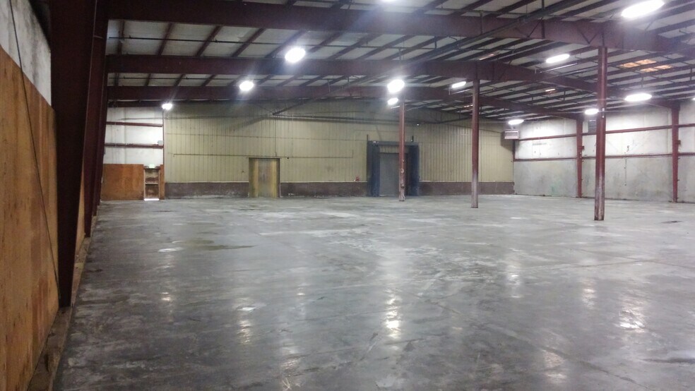 More Photos Of 3303 McDougall Ave, Everett Manufacturing For Lease