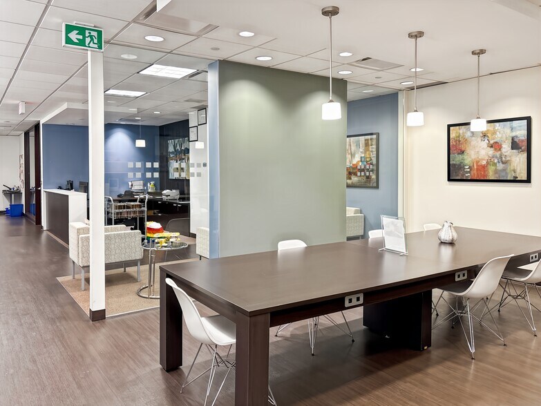 More Photos Of 401 Bay St, Toronto Coworking Space