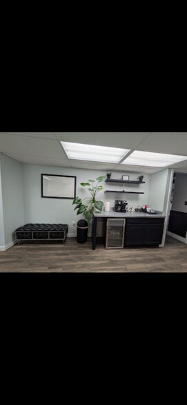 More Photos Of 404-406 E Fourth St, Royal Oak Office For Lease