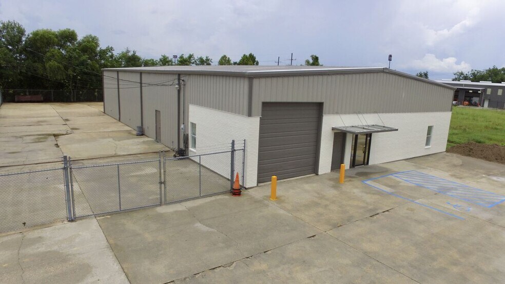 More Photos Of 2717 Ruby, Gonzales Service For Lease