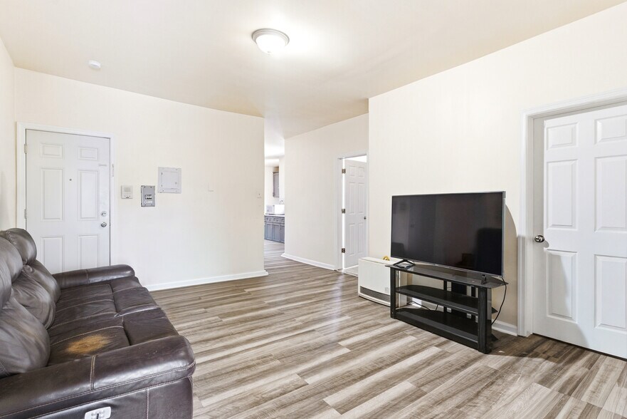 More Photos Of 204 Parkhurst St, Newark Apartments For Sale