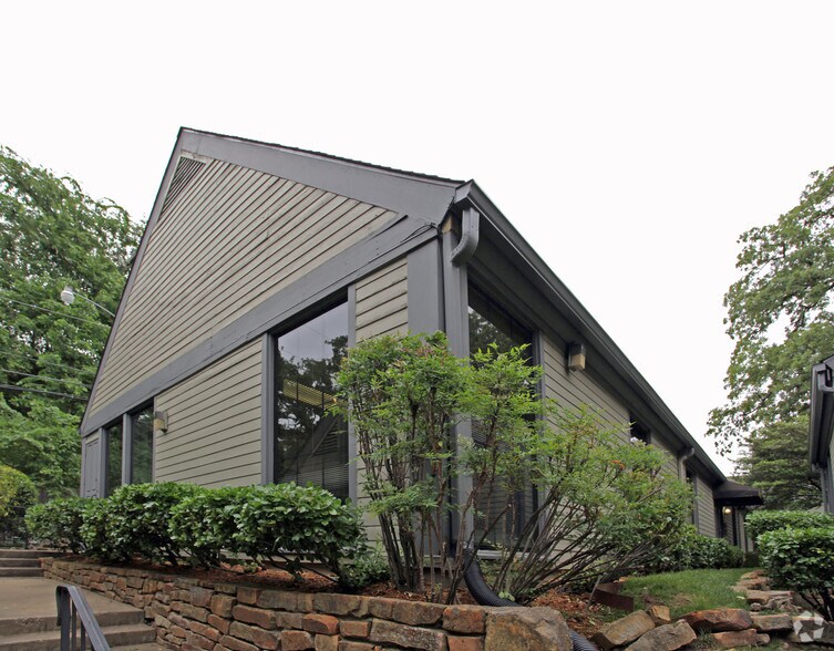 More Photos Of 2411 E Skelly Dr, Tulsa Loft Creative Space For Sale