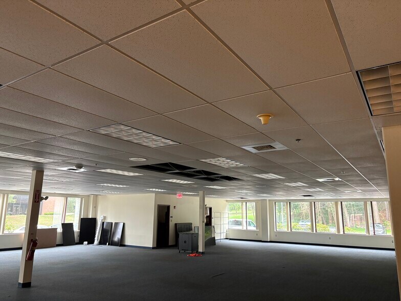 More Photos Of 201 Riverneck Rd, Chelmsford Office For Lease