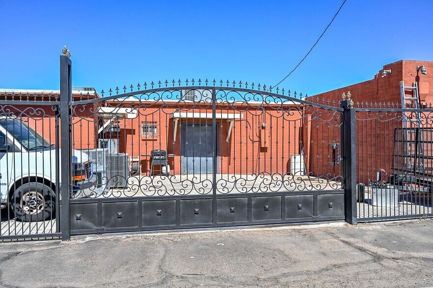 More Photos Of 11123-11127 W Nevada Ave, Youngtown Office For Sale