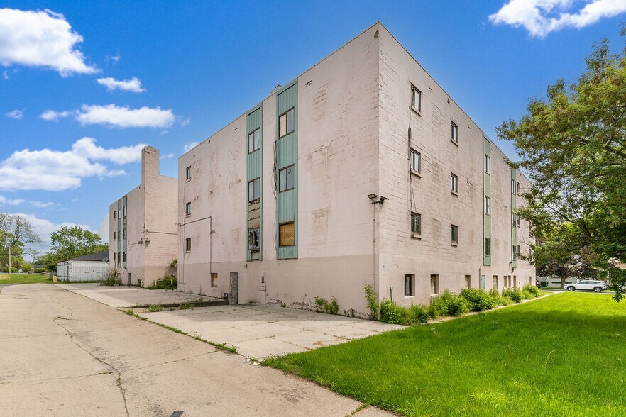 More Photos Of 628 9th St, Niagara Falls Apartments For Sale
