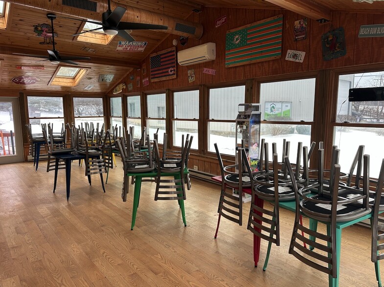 More Photos Of 7613 Howe Rd, Wonder Lake Restaurant For Sale