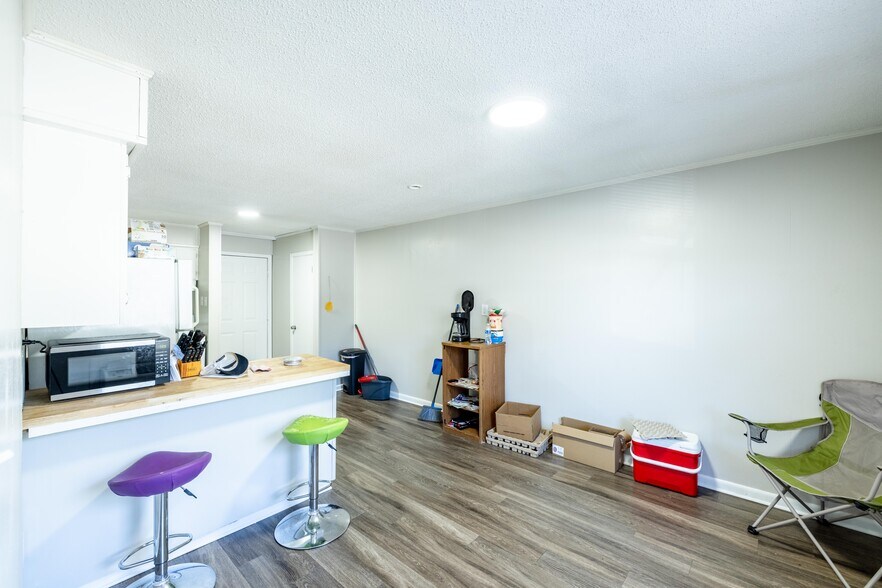 More Photos Of 306 N Main St, Lexington Apartments For Sale