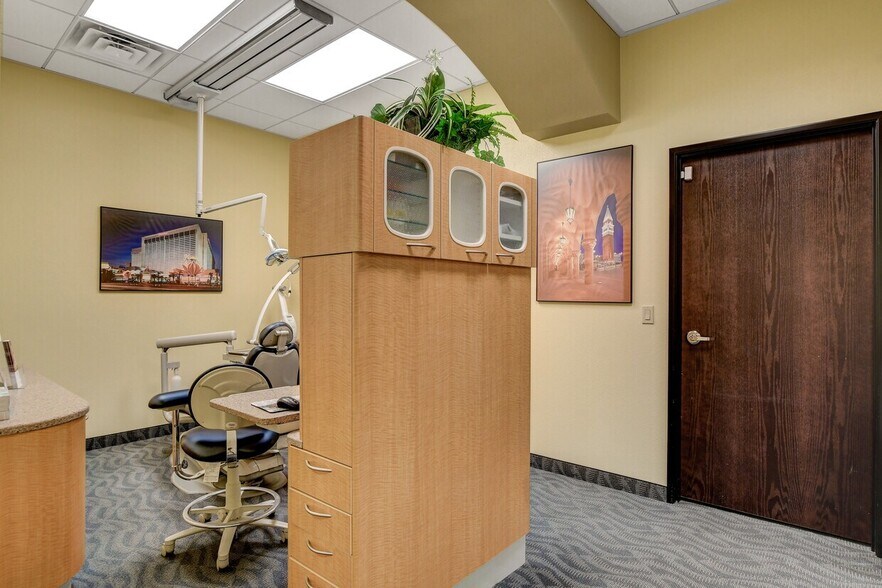 More Photos Of 8867 W Flamingo Rd, Las Vegas Office For Sale