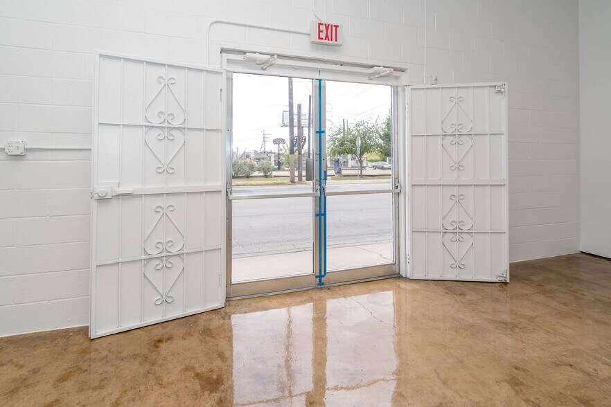 More Photos Of 1020 Roosevelt Ave, San Antonio Freestanding For Sale