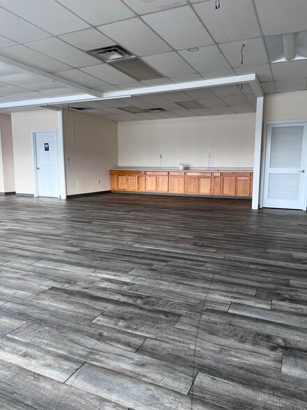 More Photos Of 209 River Dr, Irvine General Retail For Sale