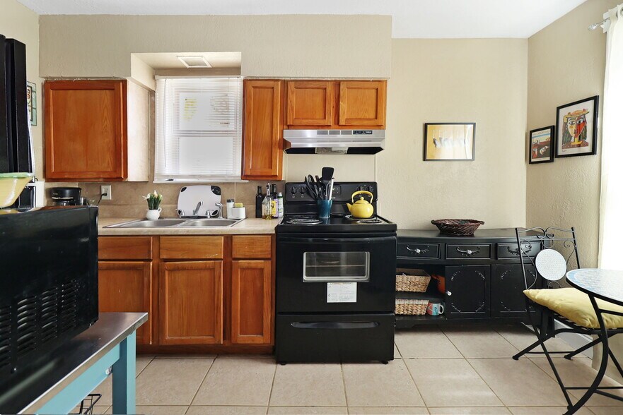 More Photos Of 822 Grand Central St, Clearwater Apartments For Sale