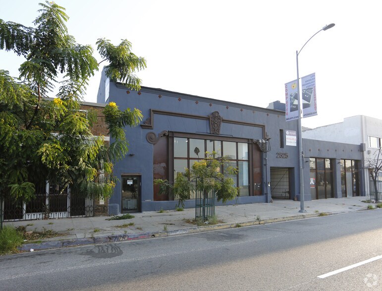 More Photos Of 2523-2525 W Washington Blvd, Los Angeles Storefront Retail Office For Sale