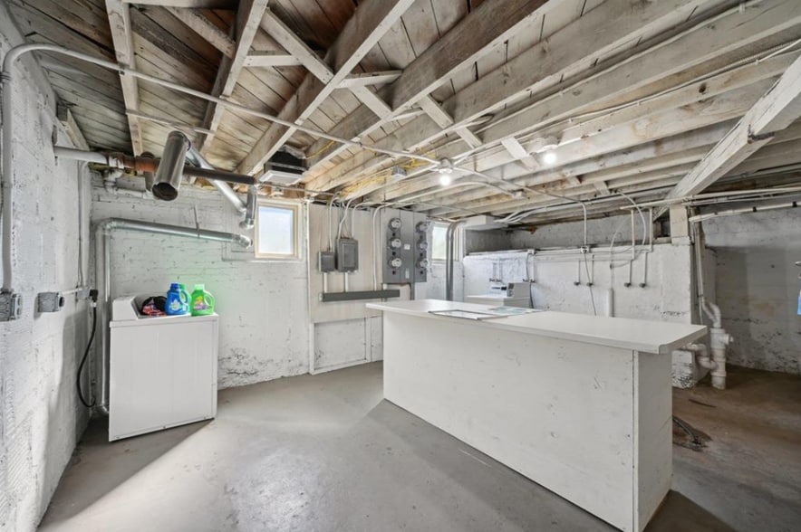 More Photos Of 108 N Main St, Edgerton Apartments For Sale