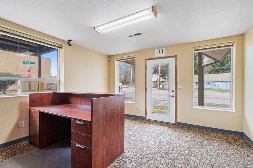 More Photos Of 101 E Main Ave, Morton Office For Sale