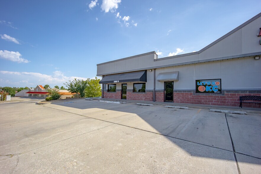 More Photos Of 1940 Harper St, Choctaw Medical For Lease