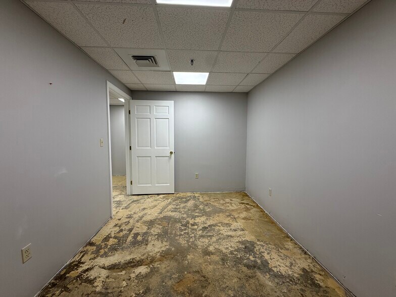More Photos Of 694 Main St, Holden Office For Lease