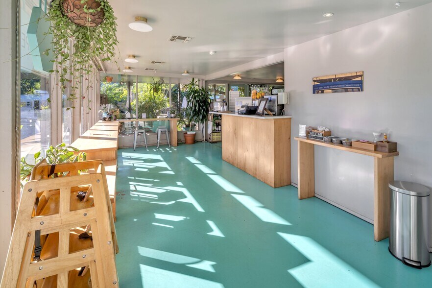 More Photos Of 1127 S St Marys St, San Antonio Restaurant For Sale