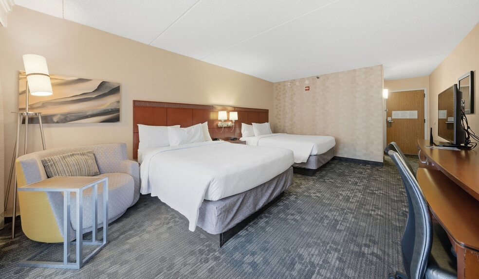 More Photos Of 800 Lake Cook Rd, Deerfield Hotel For Sale