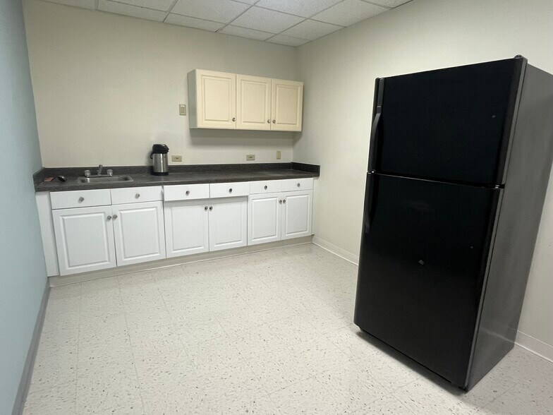 More Photos Of 800 S Main St, Mansfield Office For Lease