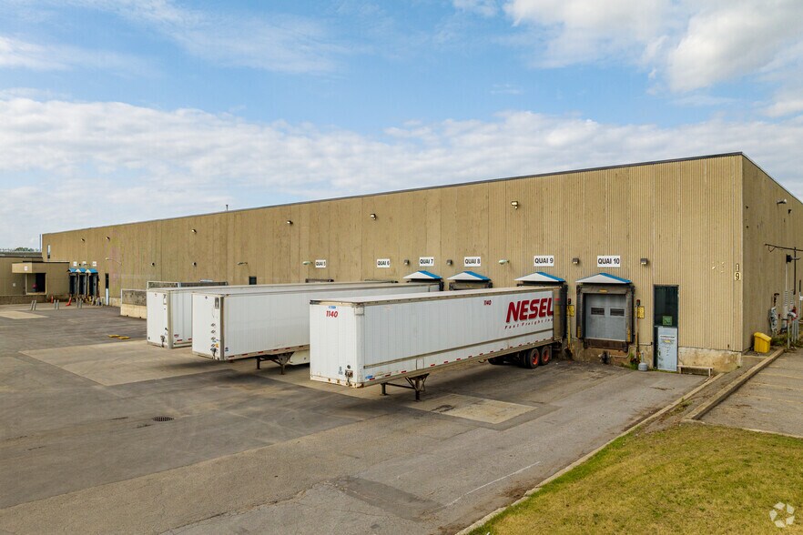 More Photos Of 17400 Rte Transcanadienne, Kirkland Warehouse For Sale