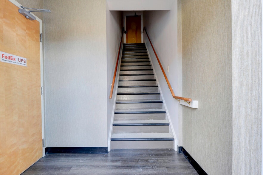More Photos Of 38 S 21st St, Kenilworth Loft Creative Space For Sale