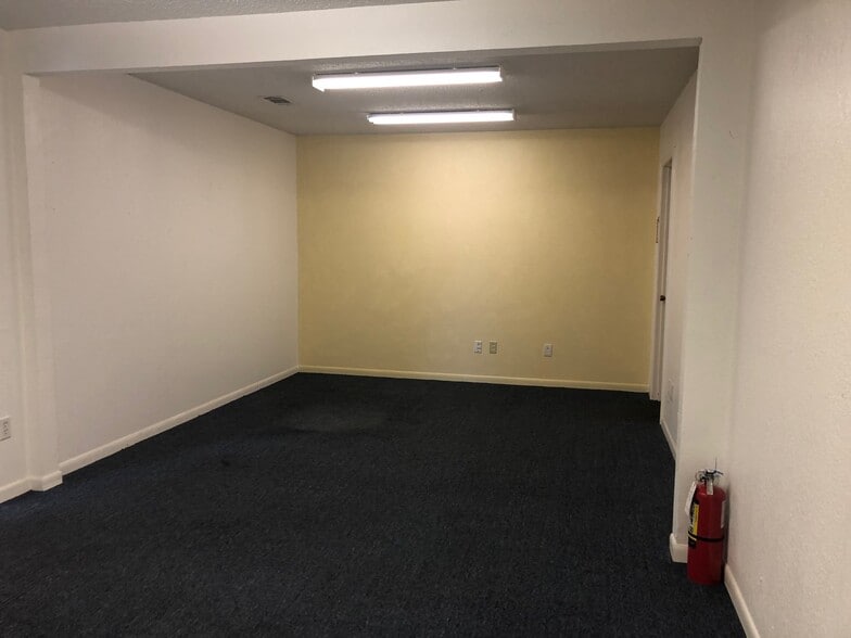 More Photos Of 430 Towne Oaks Dr, Waco Showroom For Sale
