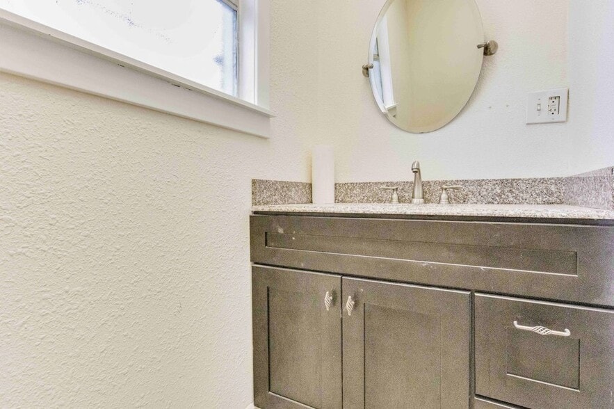 More Photos Of 2220 N Palafox St, Pensacola Medical For Sale