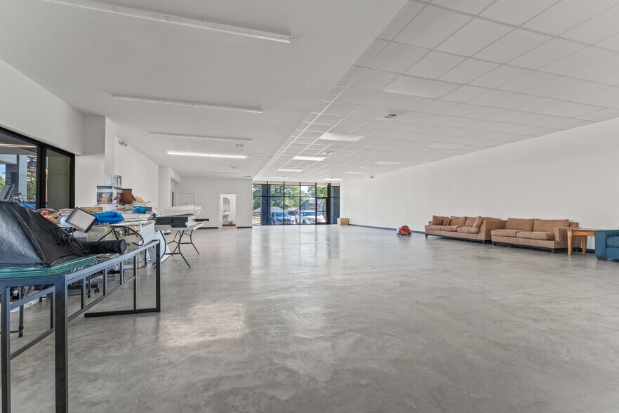 More Photos Of 8482 Perkins Rd, Baton Rouge General Retail For Lease