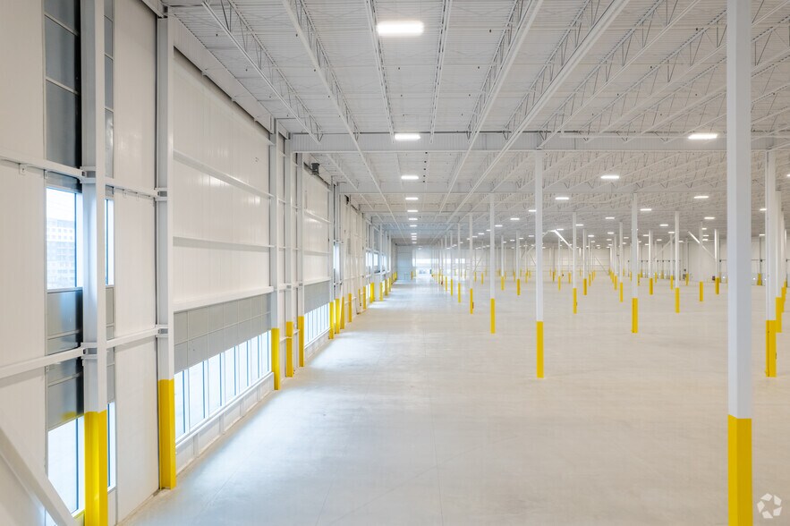 More Photos Of 20 Ironside, Brampton Unknown For Lease