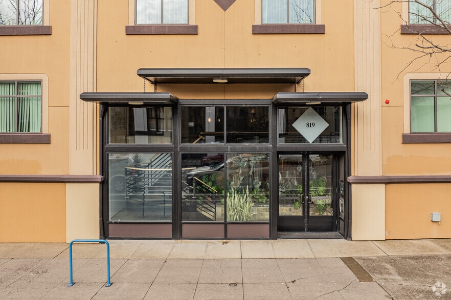 More Photos Of 819 SE Morrison St, Portland Medical For Lease